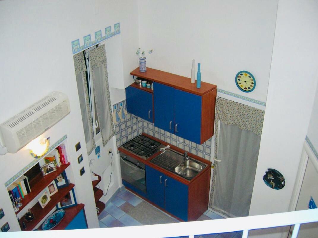 Vicolo Carmine Bolasco Piccinelli 1 *
